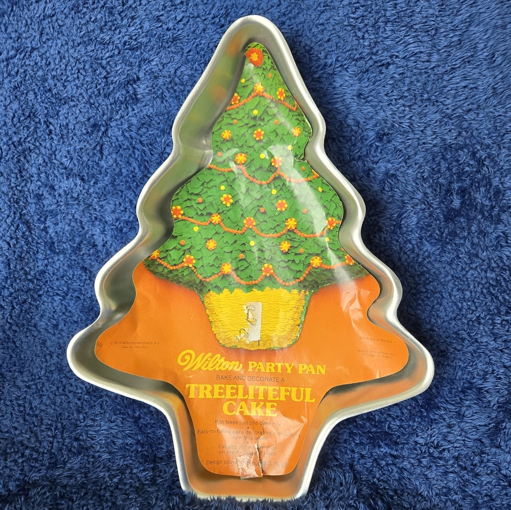 Wilton Tree Shaped Cake Pan - Green and Orange